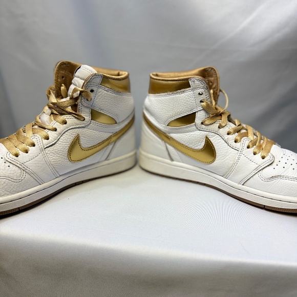Nike Air Jordan 1 Retro High OG White/Metallic Gold Womens Size 8 FD2596-107 - Picture 7 of 14
